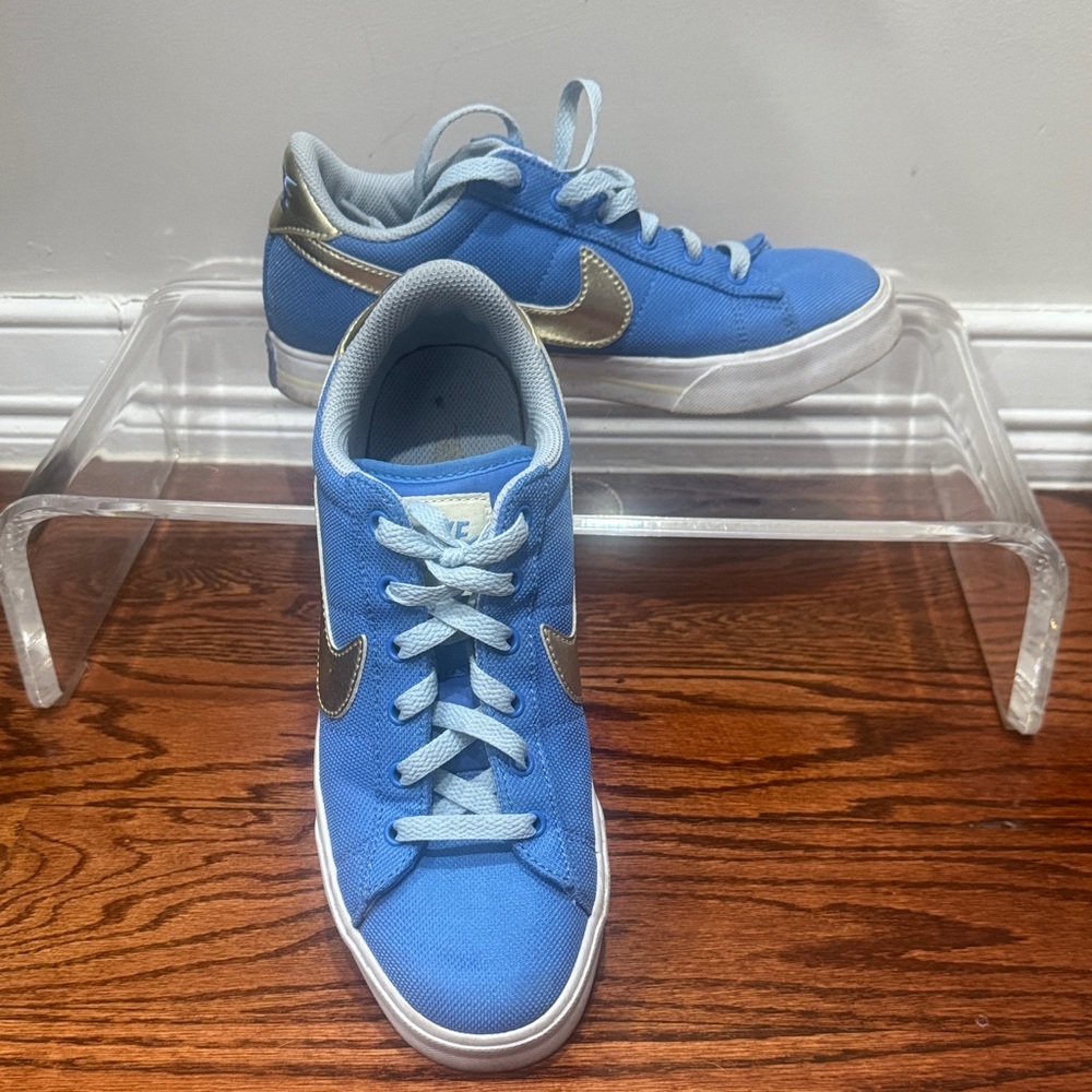 Nike women Sneakers in Blue with Silver Swoosh - Picture 2 of 4